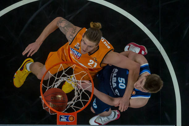 莫斯克拉阻止过人成功率76.7%西甲最高，最常踢的位置是右中卫